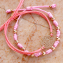 Diese trendigen Armb&auml;nder k&ouml;nnen mit dem neuen Macram&eacute; Band hergestellt werden