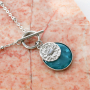 Mit den beliebten Horoskop Anh&auml;ngern k&ouml;nnen Sie diesen Schmuck ganz einfach selbst herstellen: