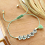 Sie stellen diese Armb&auml;nder mit den neuesten Acryl Buchstabenperlen her: