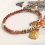 Neugierig, wie man mit Natursteinperlen stilvollen Schmuck herstellen kann? Schauen Sie sich diese Inspiration an: