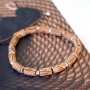 Fangen Sie an und stellen Sie ganz einfach Armb&auml;nder mit Holzperlen her