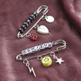 Sie k&ouml;nnen diesen Schmuck und diese Accessoires mit den neuen Buchstaben Acryl Perlen und Keramikperlen herstellen: