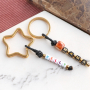 Sie k&ouml;nnen diesen Schmuck und diese Accessoires mit den neuen Buchstaben Acryl Perlen und Keramikperlen herstellen: