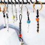 Sie k&ouml;nnen diesen Schmuck und diese Accessoires mit den neuen Buchstaben Acryl Perlen und Keramikperlen herstellen: