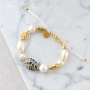 Wie man trendige Armb&auml;nder mit S&uuml;&szlig;wasserperlen, Satinband und farbigem Elastik macht:
