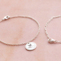 Sehen Sie sich die Inspirationen f&uuml;r die Gestaltung sch&ouml;ner Geschenke mit dem neuen Girls Support Girls-Sortiment an