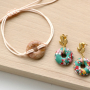 Sehen Sie hier, wie Sie den sch&ouml;nsten Schmuck mit Natursteinperlen und Anh&auml;ngern herstellen k&ouml;nnen!