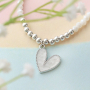 Jetzt eleganten Schmuck aus Resin-Anh&auml;ngern mit Messing, Top-Facett-Perlen und Ohrsteckern gestalten