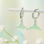 Jetzt eleganten Schmuck aus Resin-Anh&auml;ngern mit Messing, Top-Facett-Perlen und Ohrsteckern gestalten