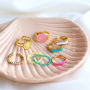 Kombinieren Sie die Ringe mit Emaille und selbst gemachte Ringe