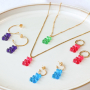 Lustigen Schmuck mit Gummib&auml;r-H&auml;ngern gestalten