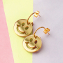 Schmuckinspiration zur Kreation von trendigem Schmuck mit Smiley-Anh&auml;ngern in verschiedenen Farben