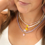 Schmuckinspiration zur Kreation von trendigem Schmuck mit Smiley-Anh&auml;ngern in verschiedenen Farben