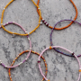 Schlichte Armb&auml;nder mit kleinen Rocailles-Perlen designen