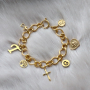 Get inspired: Aussagekr&auml;ftiger Schmuck im Stile &bdquo;Spirited Comfort&ldquo; liegt diesen Herbst/Winter voll im Trend.