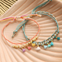 Mit Mini-Quasten verspielten Schmuck designen