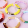 Entwerfen Sie mit Acrylperlen Tubs eine trendige Armbandkollektion 