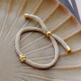 So gestalten Sie die trendigsten Armb&auml;nder mit elastischen B&auml;ndern