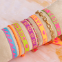 Kreativ mit Schmucktextband in Neonfarben sein 