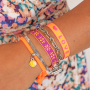 Kreativ mit Schmucktextband in Neonfarben sein 