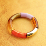 Lassen Sie sich inspirieren und kreieren Sie Armb&auml;nder mit Acrylperlen