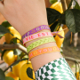 Designideen f&uuml;r Armb&auml;nder mit Acrylperlen, facettierten Perlen und Schmuckb&auml;ndern mit Text