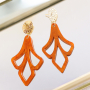Schmuck gestalten mit Resin-Anh&auml;ngern im hauseigenen Design