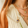 Inspirierende Schmuckdesigns mit Edelstahl-Perlmuttanh&auml;ngern mit Initiale 