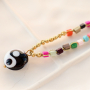 Neue Ideen: Bunte Glasperlen, die Schmuck in Szene setzen