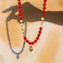 Neue Ideen: Bunte Glasperlen, die Schmuck in Szene setzen