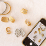 Arm- und Ohrschmuck stylisch kombinieren