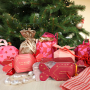Weihnachtliche Verpackungen, die das Schmuckgeschenk festlich machen 