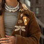 Armreifen & Broschen: die Statement-Pieces dieser Saison 